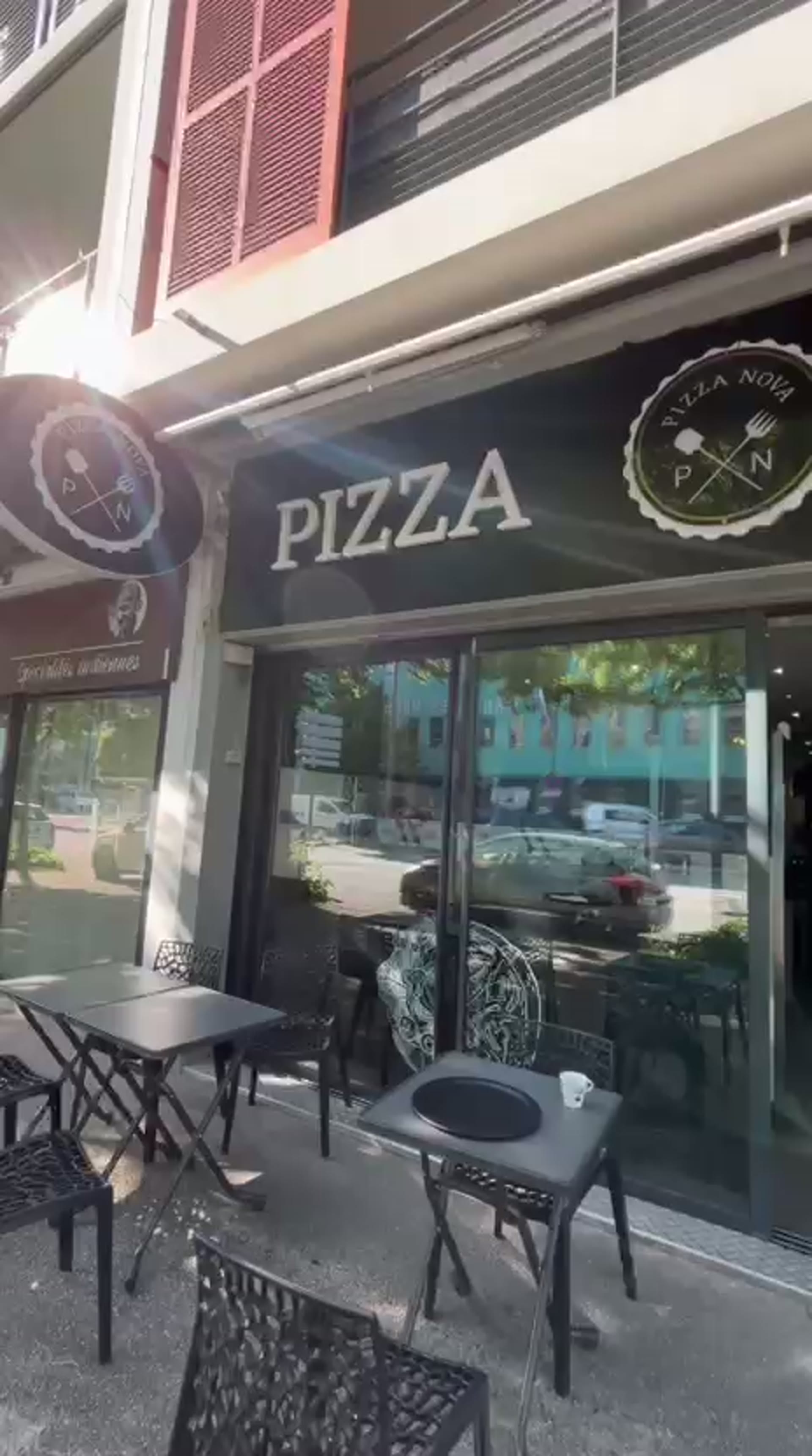 Devanture PizzaNova vue rue