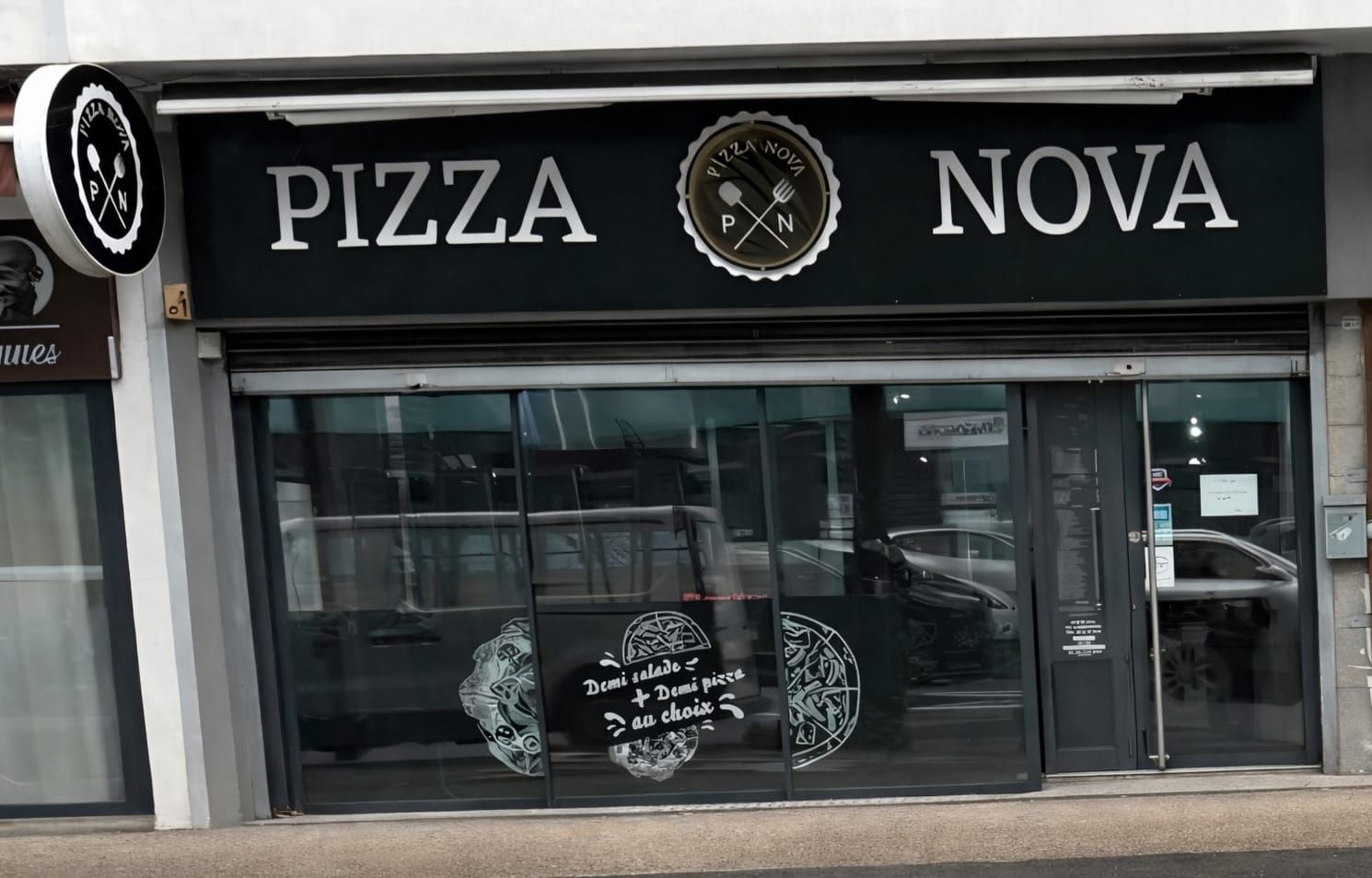 Façade PizzaNova · Demi salade + Demi pizza
